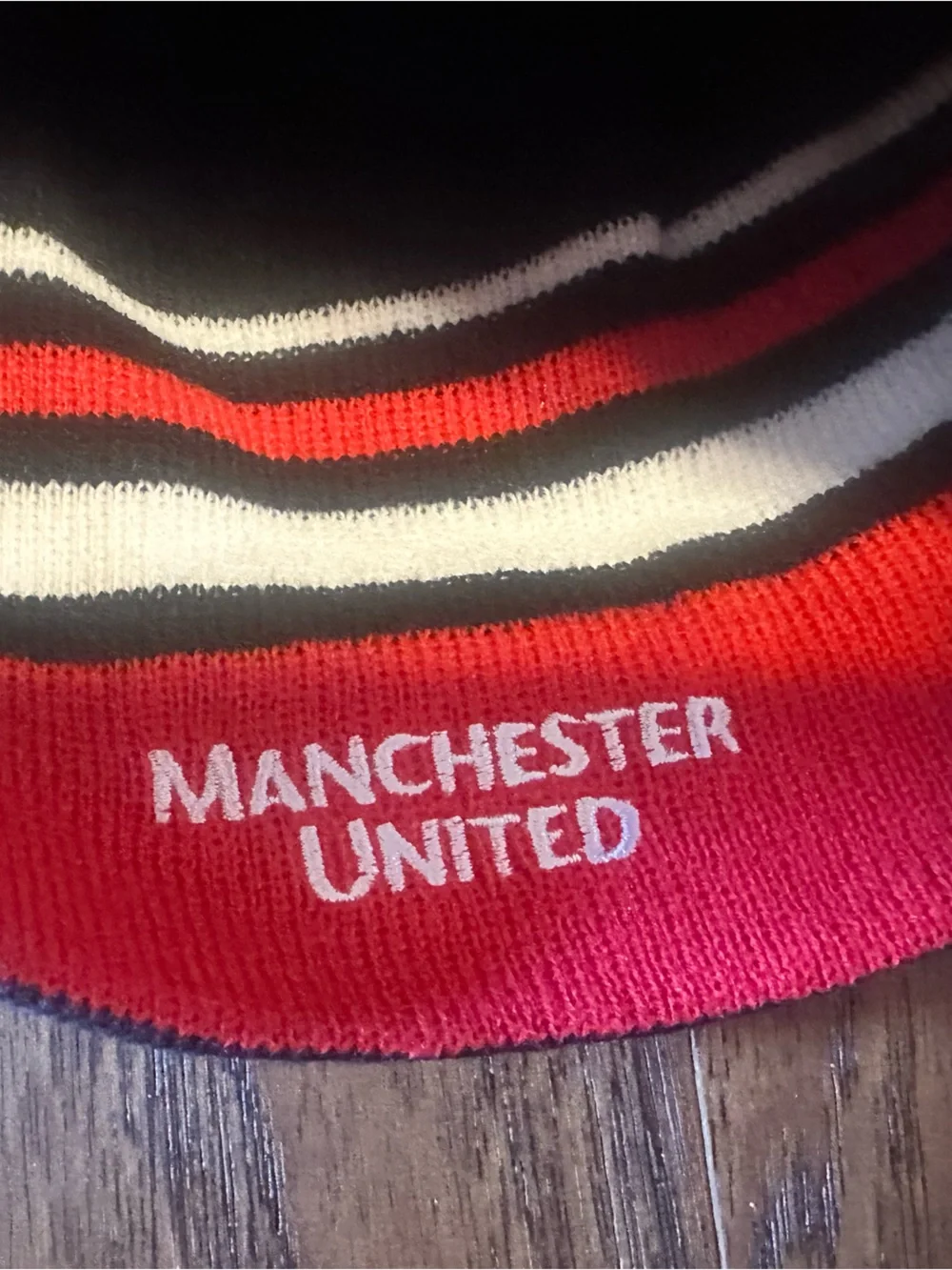 Manchester United Reversible Kids Red & Black Knit Beanie Hat Like New